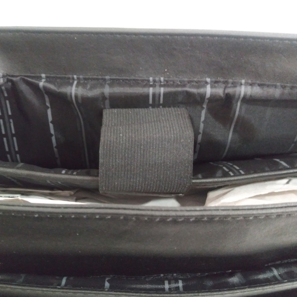 Guinness Kenneth Cole messenger computer bag New - Picture 7 of 12